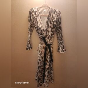 Hutch Black and White Patterned Women's Robe